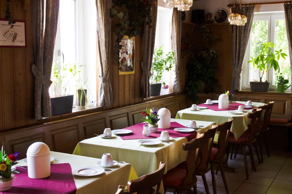 Gaestehaus Zur Kurve Zirndorf Exterior photo