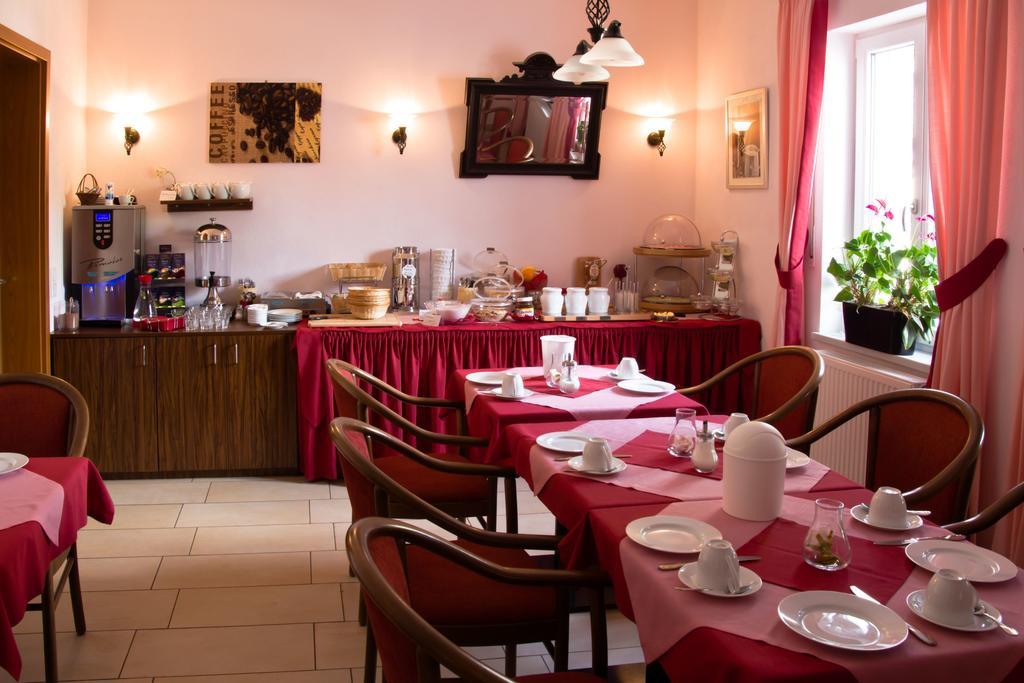 Gaestehaus Zur Kurve Zirndorf Exterior photo